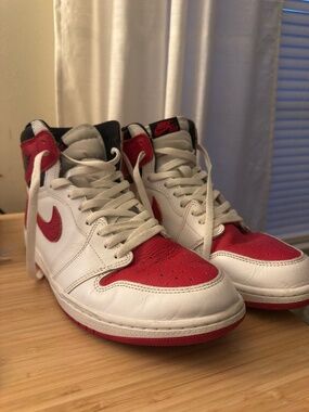 Jordan 1 Retro High OG Heritage - White/Black/University Red
